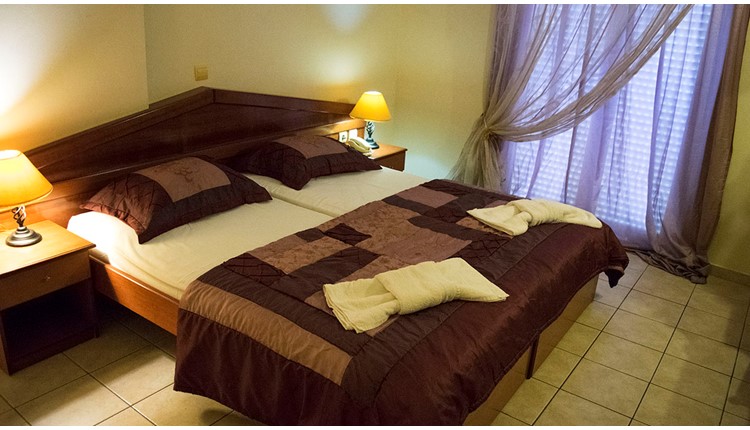 Petros Hotel - NR, Закинф